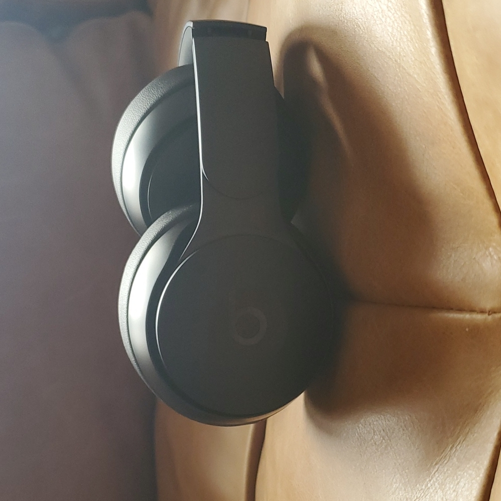 Beats Solo Pro Wireless Noise Cancelling On-Ear Headphones - Apple H1 Headphone